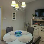Two-bedroom In * 라벡